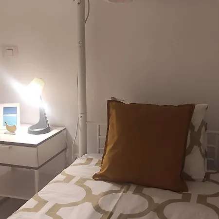 Little Surf House אכסניה