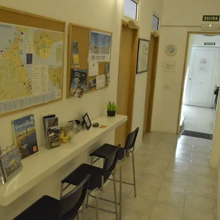 אכסניה Little Surf House